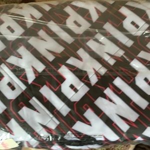 Pink (Victoria’s Secret) picnic blanket BNIP